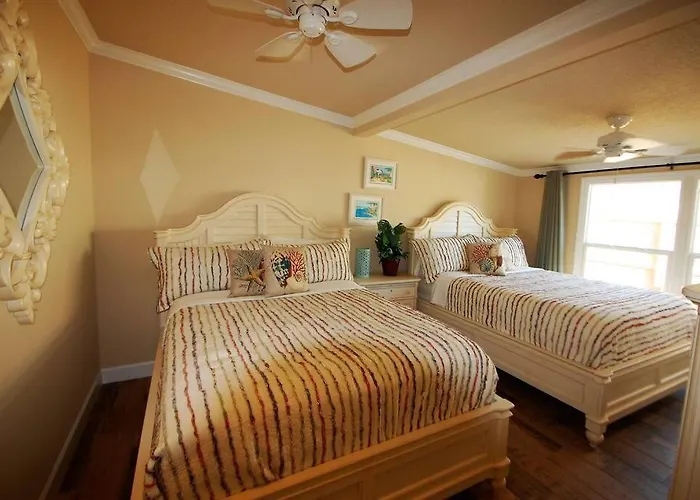Bahamian Cottage - Heated Pool Walk To The Beach